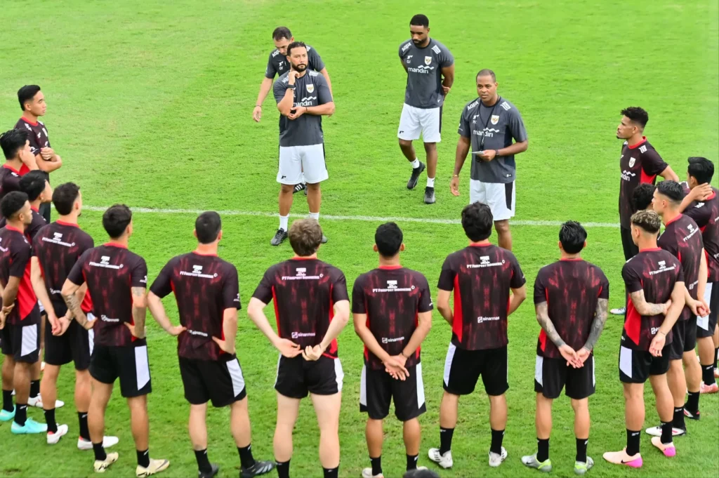Training Camp Timnas Indonesia, Patrick Kluivert-Bola Banter