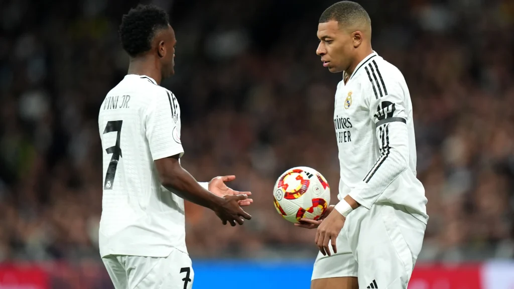 Vinicius Jr & Kylian Mbappe-Bola Banter
