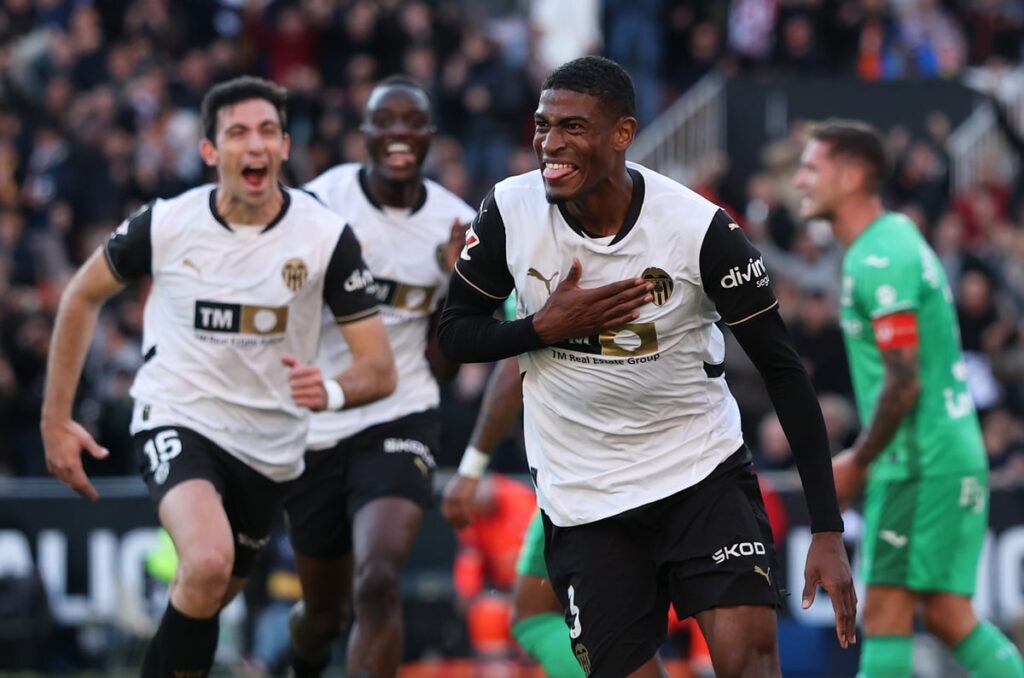 Cristhian Mosquera Valencia CF-Bola Banter