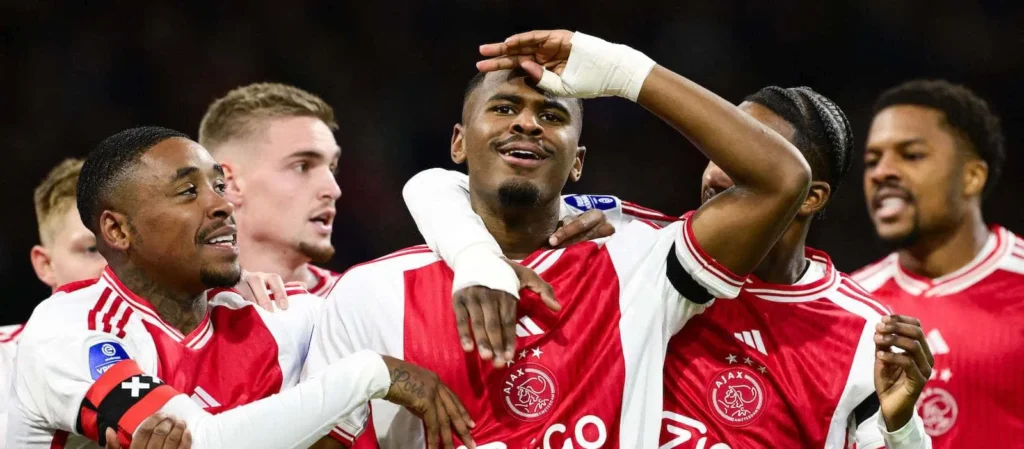 Jorrel Hato saat membela Ajax-Bola Banter