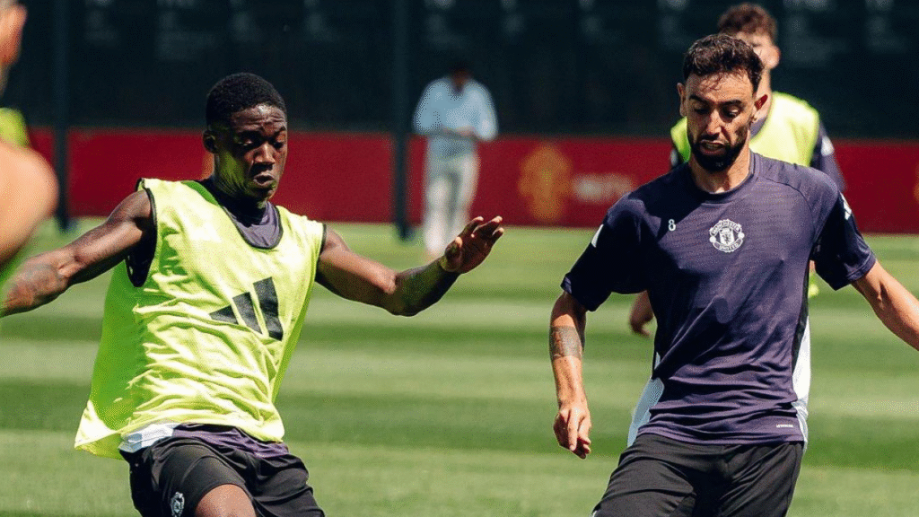 Kobbie Mainoo vs Bruno Fernandes-Bola Banter