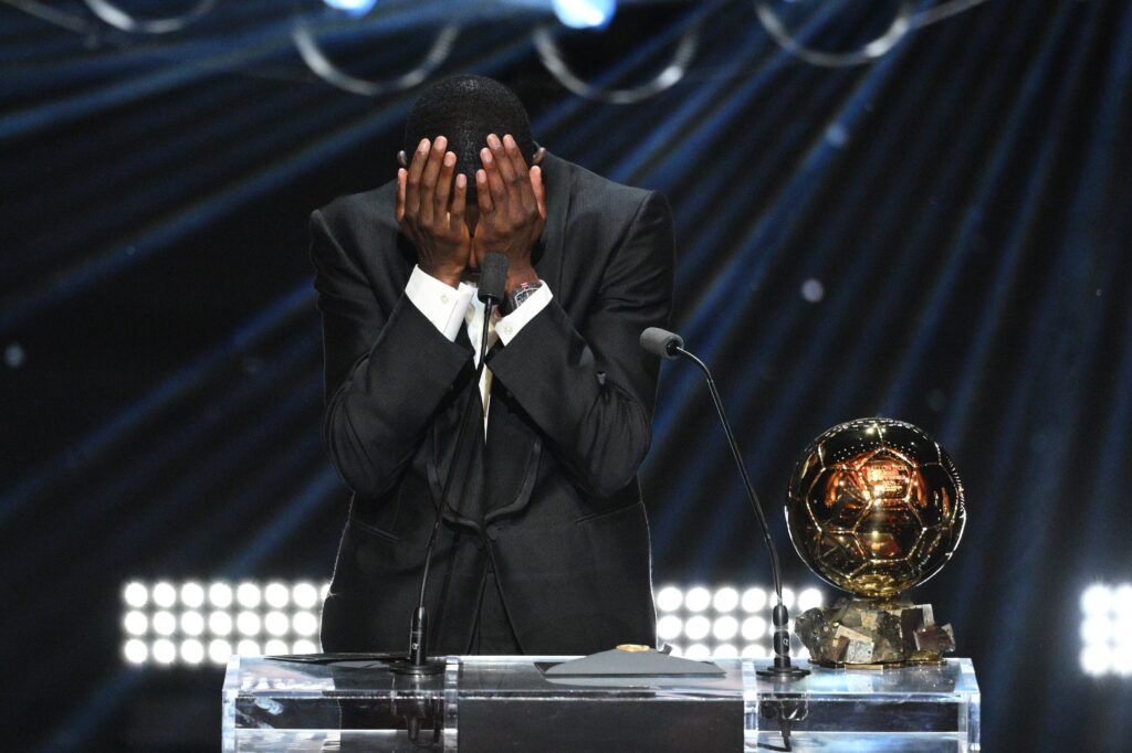 Dembele menangis terharu ketika memberikan speech Ballon d'Or 2025-Bola Banter