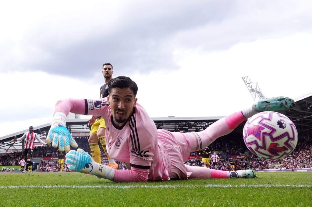 Altay Bayindir Brentford vs Manchester United-Bola Banter