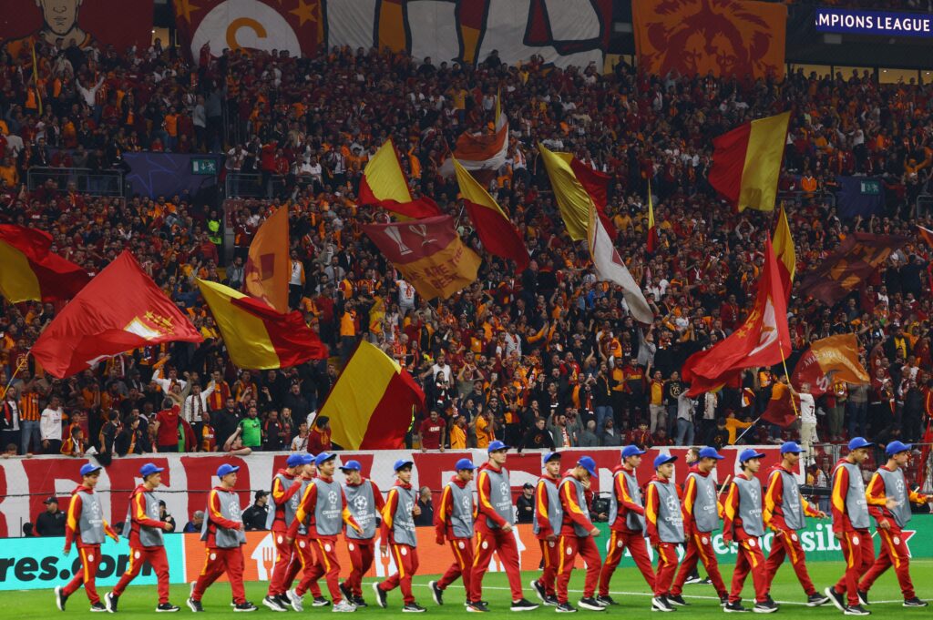 Atmosfer Neraka Stadium Galatasaray Mengalahkan Liverpool_Bola Banter_