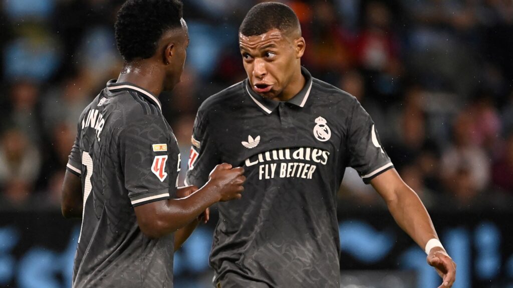Vinicius Jr & Kylian Mbappe-Bola Banter