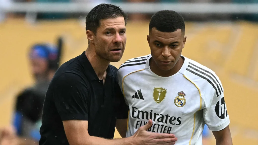 Xabi Alonso & Kylian Mbappe-Bola Banter