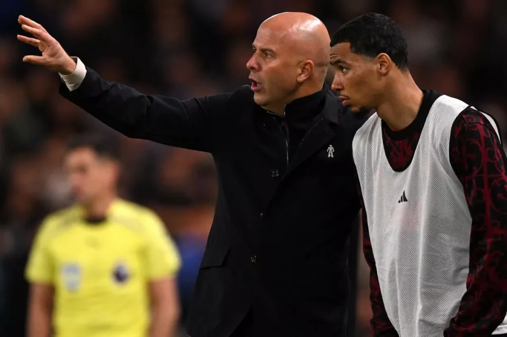 Hugo Ekitike pengganti Salah_Bola Banter_Arne Slot