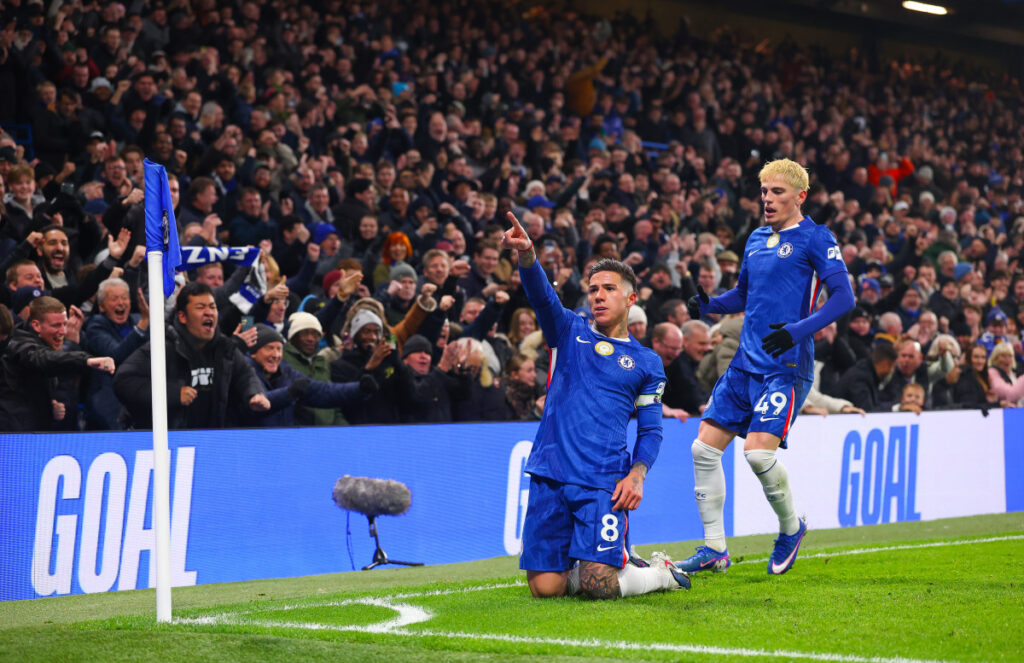 Liam Rosenior di Chelsea_Bola Banter_Stamford Bridge
