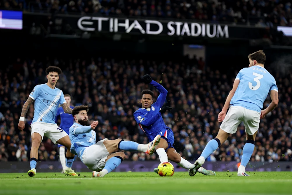 Liam Rosenior di Chelsea_Bola Banter_Estevao