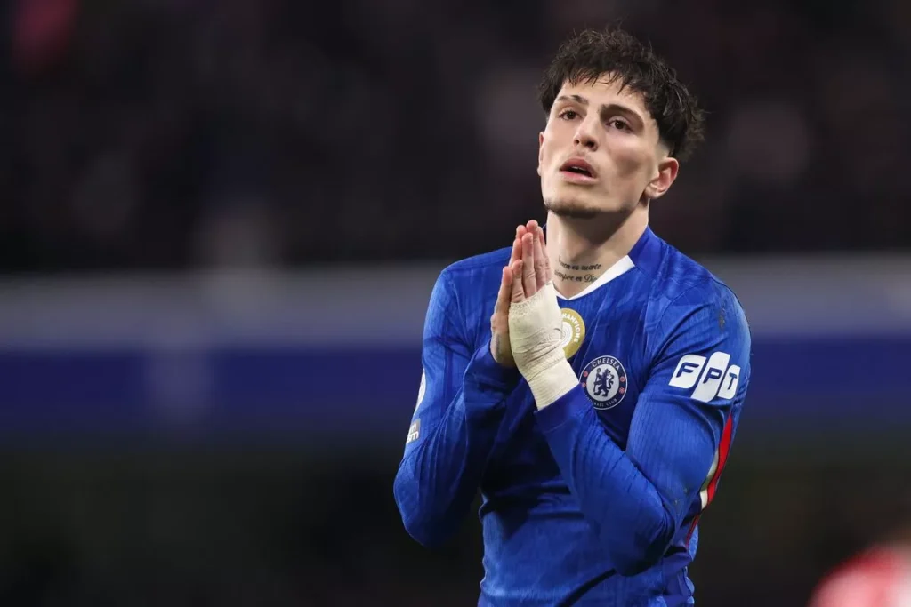 Liam Rosenior di Chelsea_Bola Banter_Alejandro Garnacho